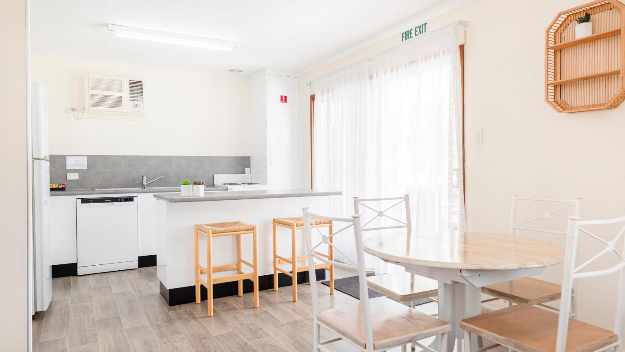 Palm View Holiday Apartments Μπόουεν Εξωτερικό φωτογραφία