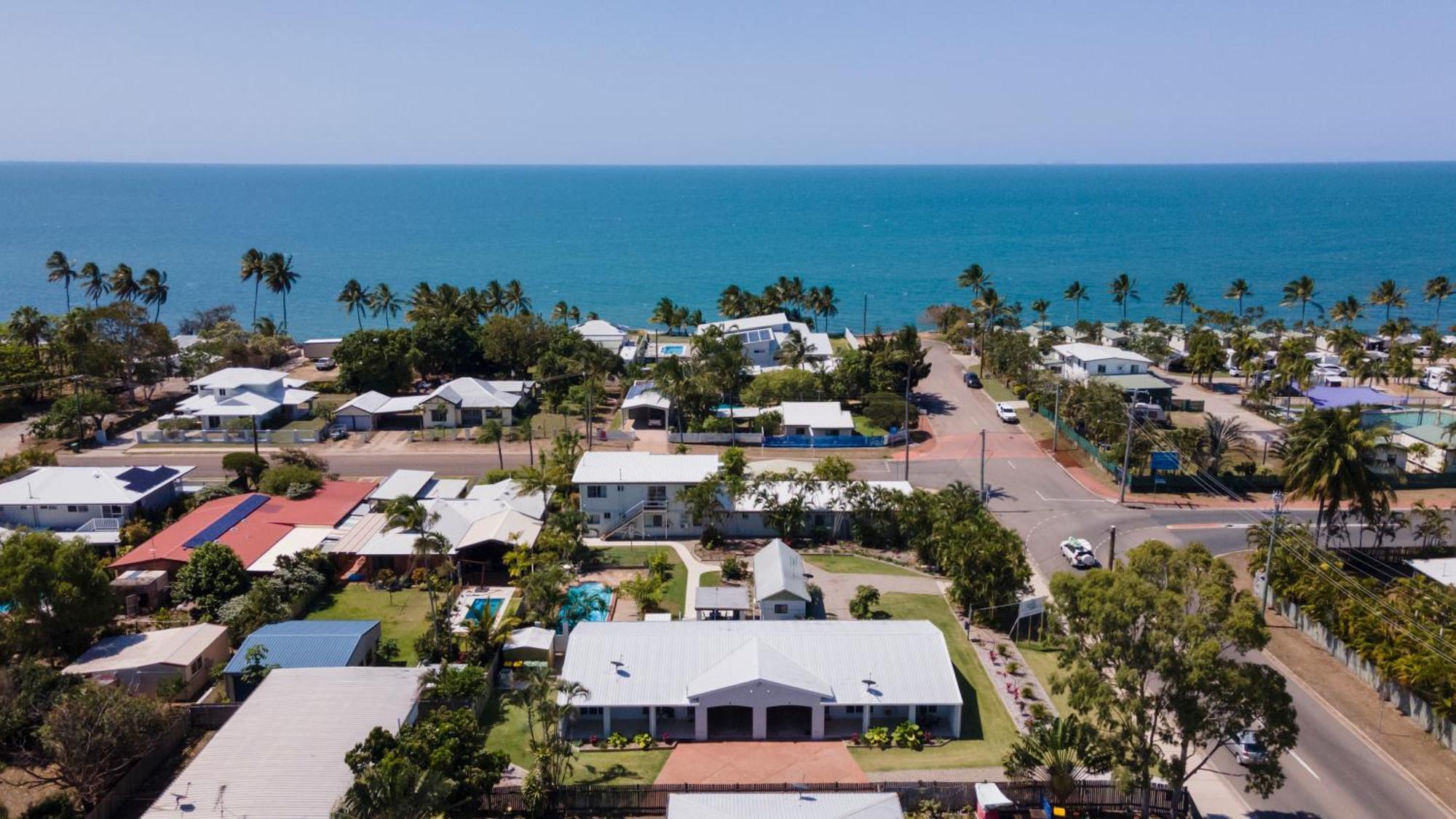 Palm View Holiday Apartments Μπόουεν Εξωτερικό φωτογραφία
