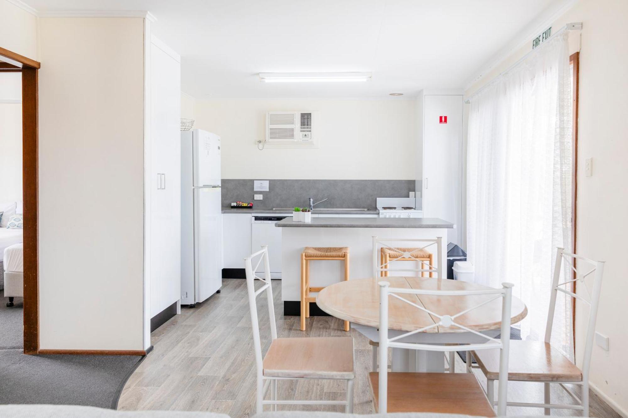 Palm View Holiday Apartments Μπόουεν Εξωτερικό φωτογραφία