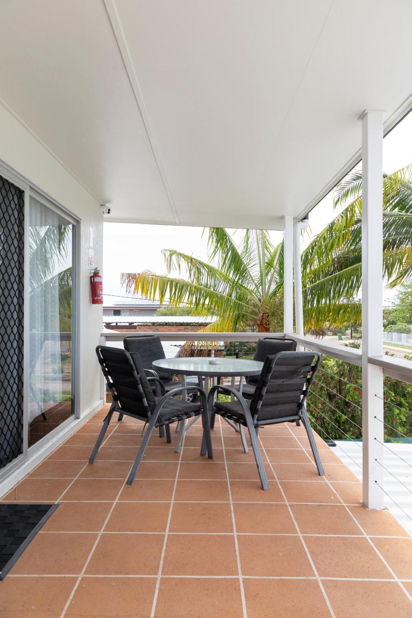 Palm View Holiday Apartments Μπόουεν Εξωτερικό φωτογραφία