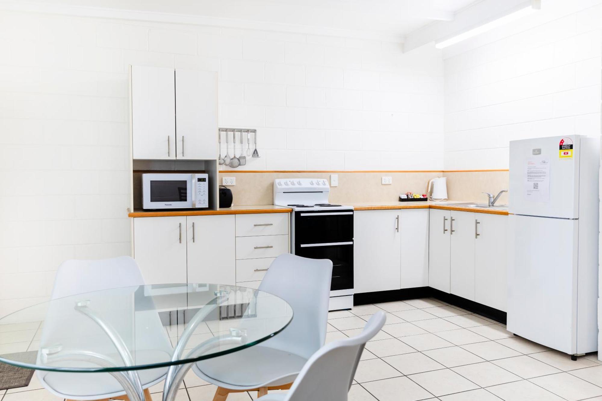 Palm View Holiday Apartments Μπόουεν Εξωτερικό φωτογραφία
