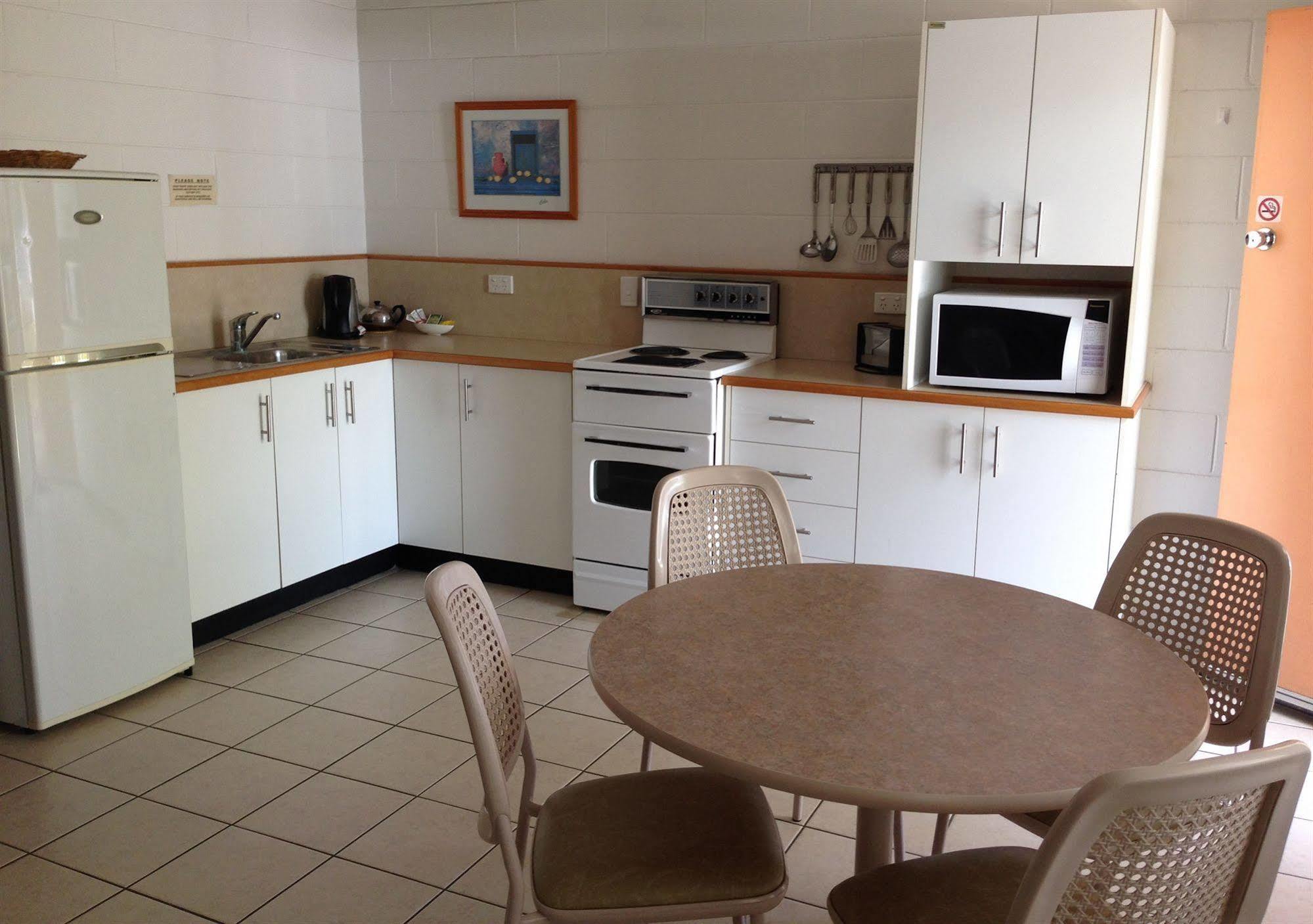 Palm View Holiday Apartments Μπόουεν Εξωτερικό φωτογραφία